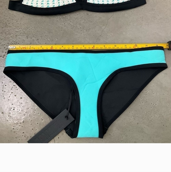 Triangl Farrah Wild Thing Bikini Set - Picture 2 of 9